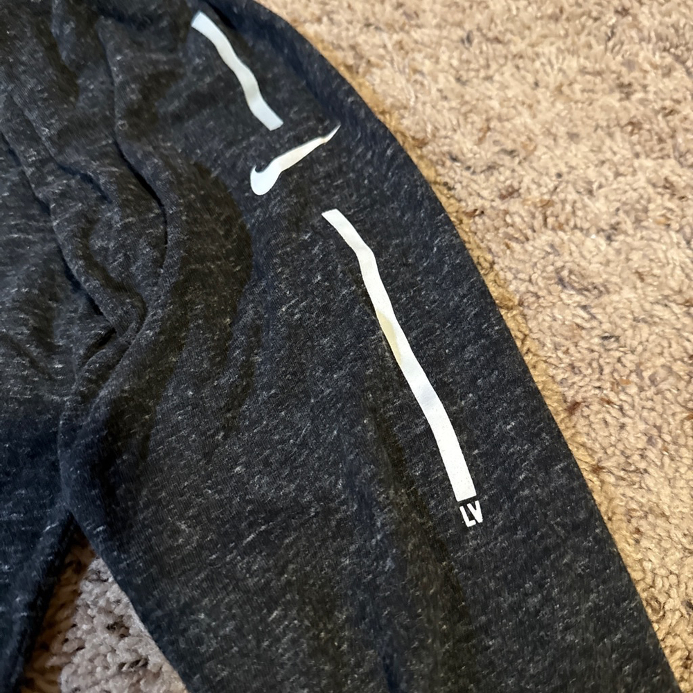 Women's Nike Black Las Vegas Raiders T-shirt Hoodie XL - Picture 2 of 8